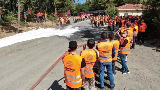 Son dakika... Yangın söndürme gönüllülerinden nefes kesen tatbikat