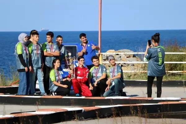 6 günde 15 bin TL maliyetle yaptıkları elektrikli araçla TEKNOFEST'te kupa aldılar