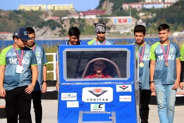 6 günde 15 bin TL maliyetle yaptıkları elektrikli araçla TEKNOFEST'te kupa aldılar
