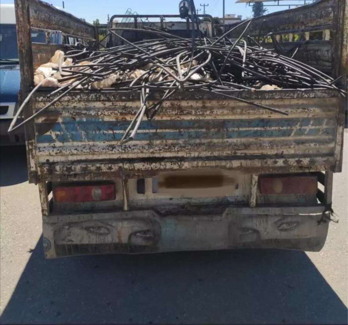 Adana'da sulama borusu çaldıkları iddia edilen 2 kişi yakalandı