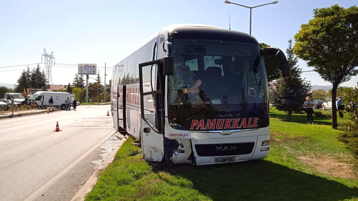 Son dakika: Afyonkarahisar'da otobüs kazası