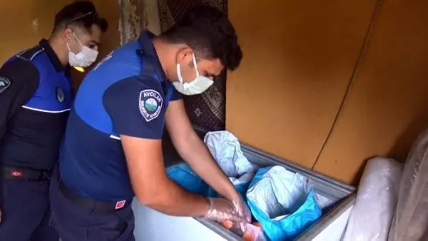 AVCILAR'DAKİ HALI YIKAMA YERİNDE SAĞLIKSIZ KOŞULDA BEKLETİLEN ETLERE EL KONULDU