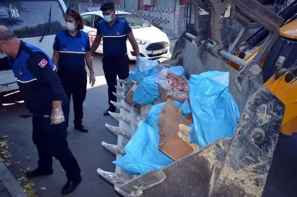 AVCILAR'DAKİ HALI YIKAMA YERİNDE SAĞLIKSIZ KOŞULDA BEKLETİLEN ETLERE EL KONULDU