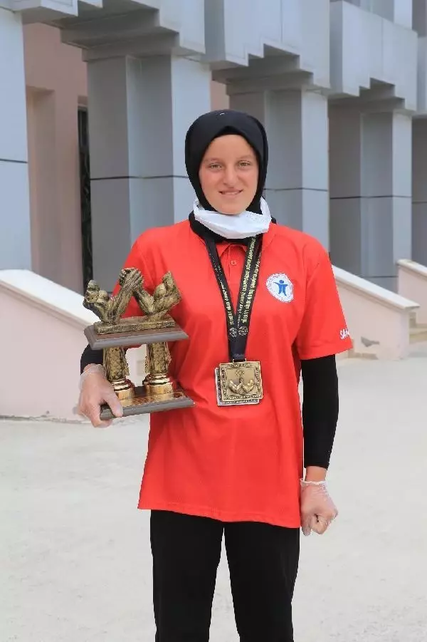SPOR Bileğine güvenen Esma'nın hedefi dünya şampiyonluğu