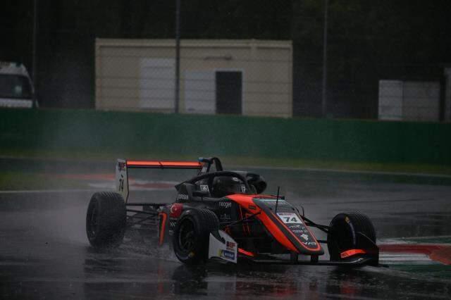 Cem Bölükbaşı, 'hız tapınağı' Monza'dan 3 podyum başarısıyla döndü