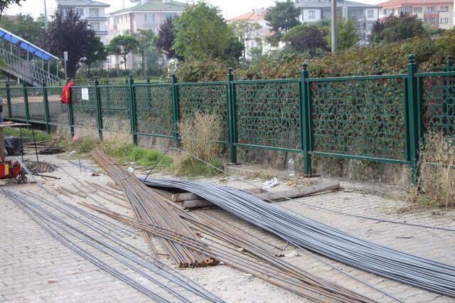 Personelin demir keserken kopardığı parmağı, uzun uğraşlar sonucu eldivenin içinde bulundu