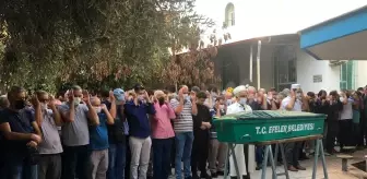 Kadıköy: Kalp krizi geçirerek hayatını kaybeden eski zabıta müdürü Sarı son yolculuğuna uğurladı Kadıköy: Kalp krizi geçirerek hayatını kaybeden eski zabıta müdürü Sarı son yolculuğuna uğurladı