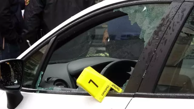 Tartıştığı kişinin iş yerine ateş açan şahıs, kavgayı ayırmayı çalışan genci vurdu
