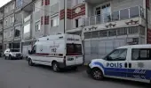 Evinin tuvaletinde eşi tarafından kanlar içerisinde bulunan adamın göğsündeki izler dikkat çekti