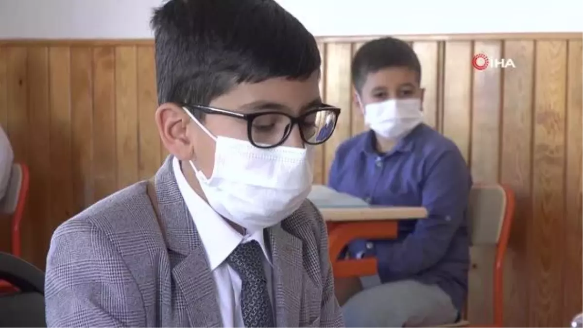 Kur'an-ı Kerim'i Yüzünden Güzel Okuma Yarışması'nda Türkiye birincisi oldu