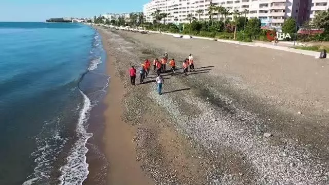 Suriye kaynaklı petrol atıkları bu kez Erdemli'de görüldü