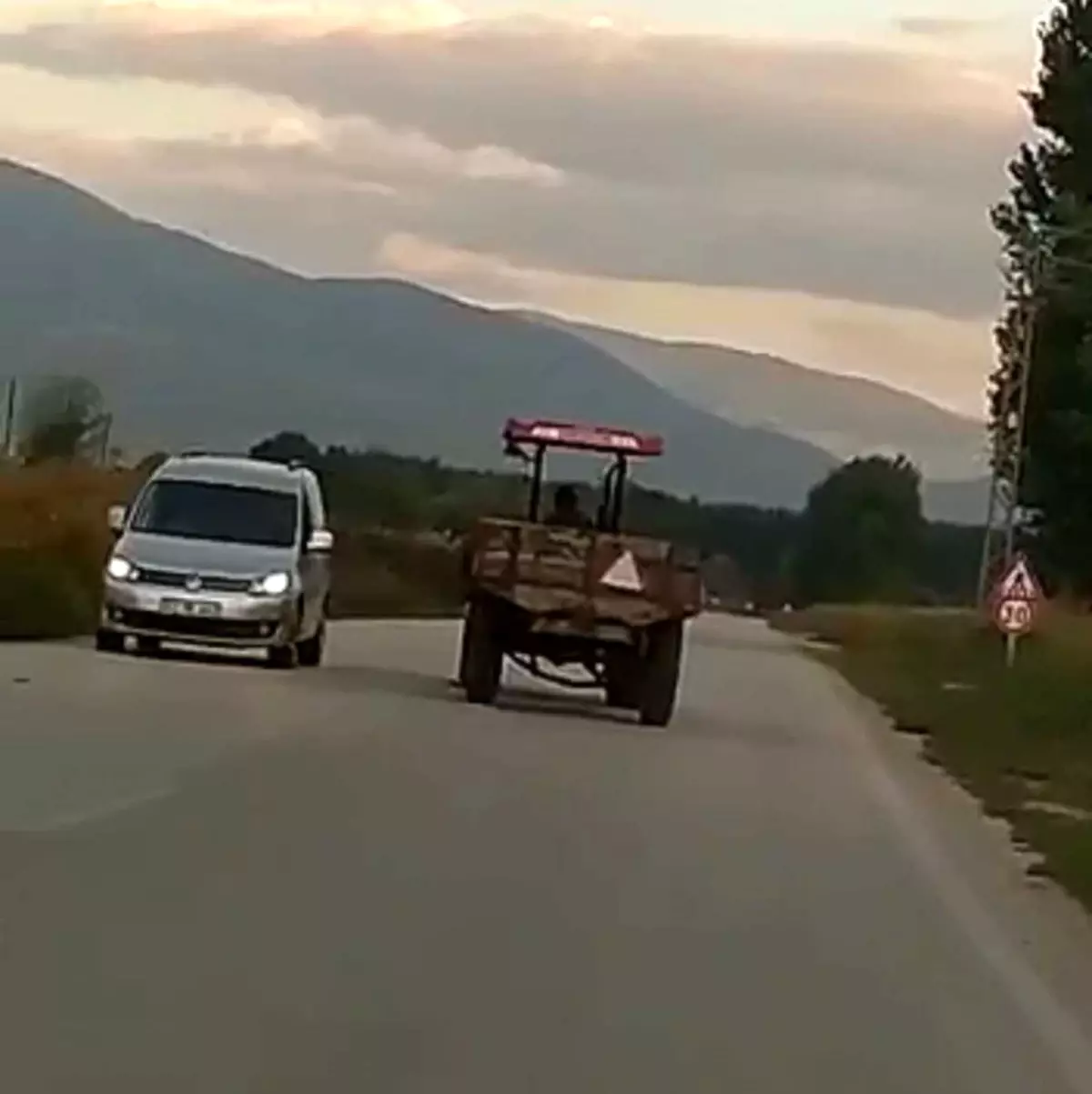 Yalpalayan traktörün sürücüsü alkollü çıktı