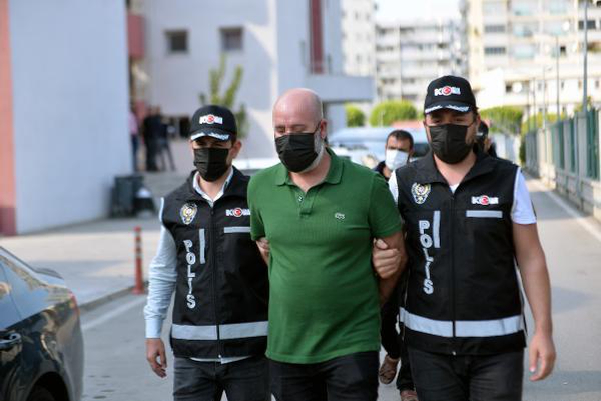 Adana'da 263 milyon 400 bin kaçak makaron ele geçirilmesiyle ilgili iki şüpheli adliyeye sevk edildi - Vimarsana News