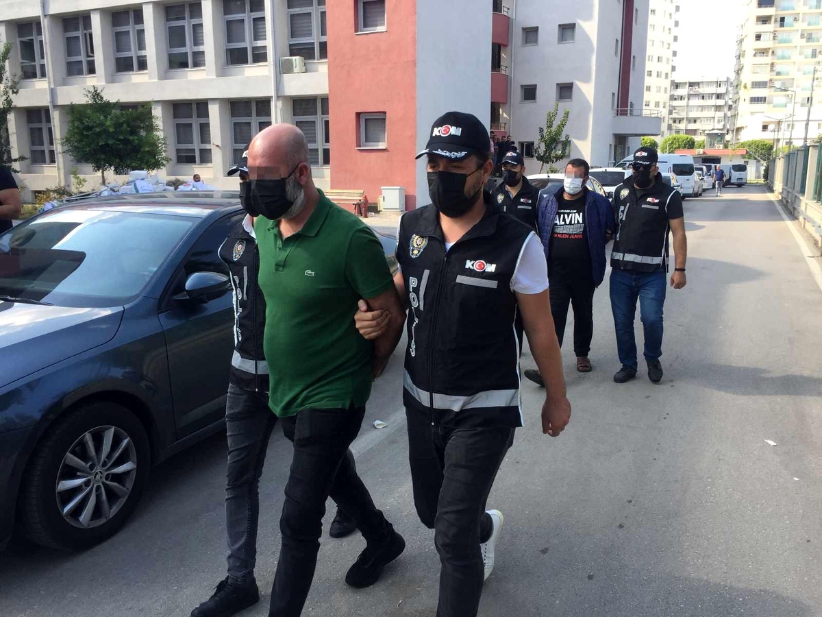 Adana'da 263 milyon kaçak makaron üreten 2 zanlı adliyeye sevk edildi - Vimarsana News
