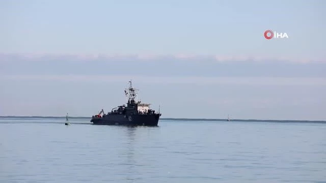 Aralarında Türkiye'nin de bulunduğu NATO savaş gemileri Batum'a demir attı