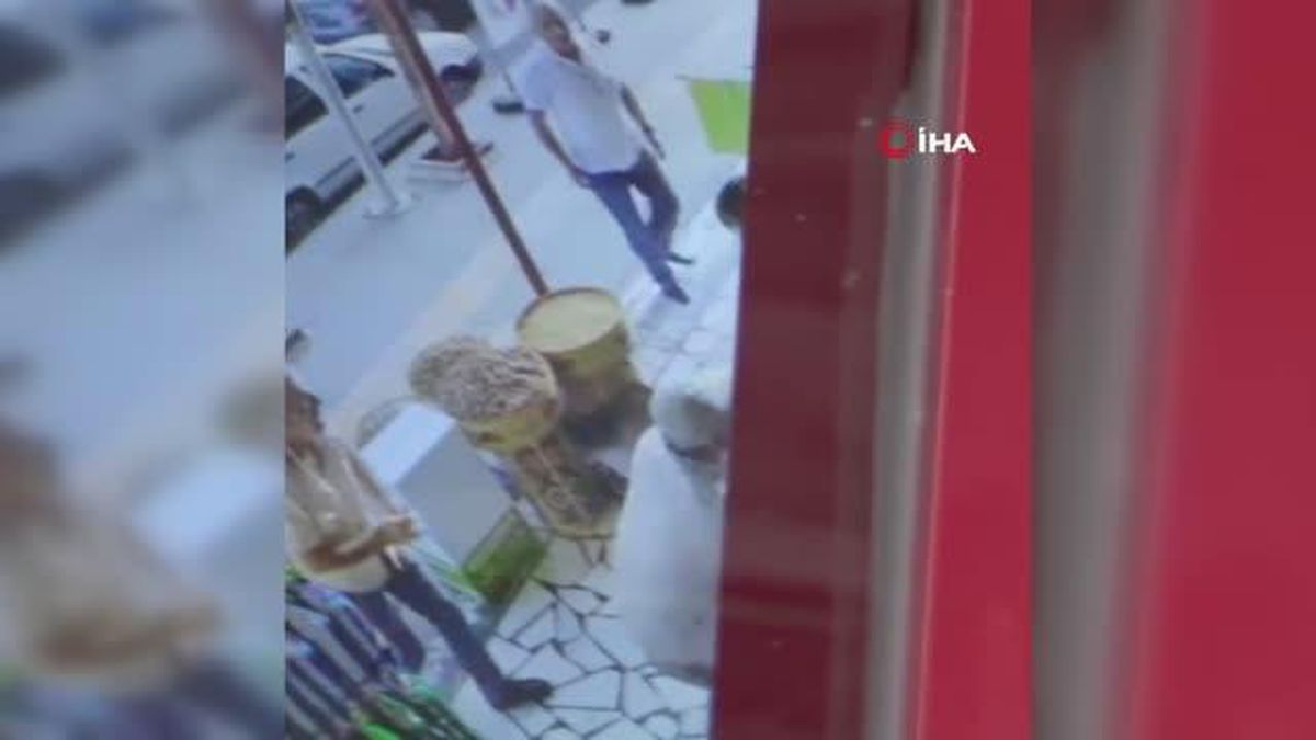 Asansörde tartıştığı komşunu sokakta silahla ağır yaraladı