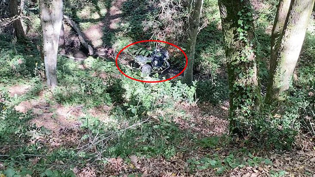 ATV ile ormanlık alanda gezerken metrelerce yükseklikten aşağıya yuvarlandılar
