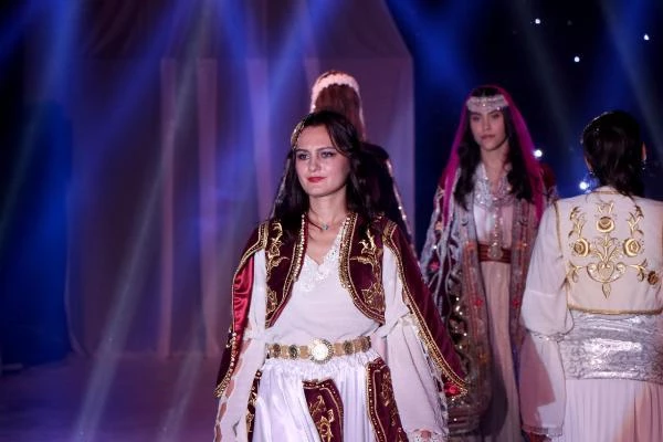 Edirne'de Balkan ve Rumeli kıyafetleri defilesi
