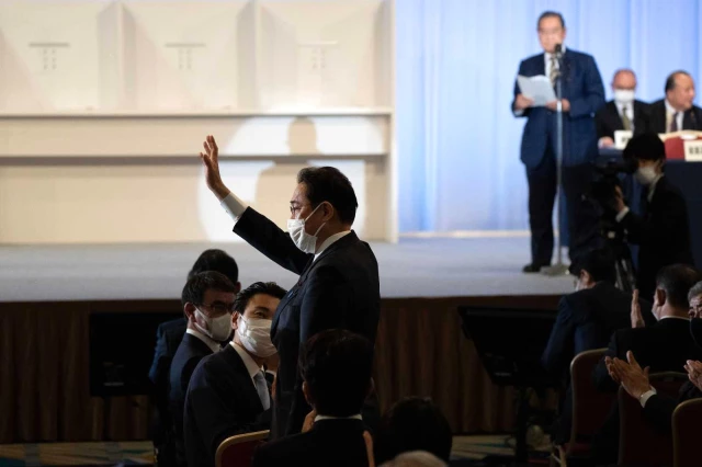 Japonya'da iktidardaki LDP'nin yeni lideri Fumio Kishida oldu