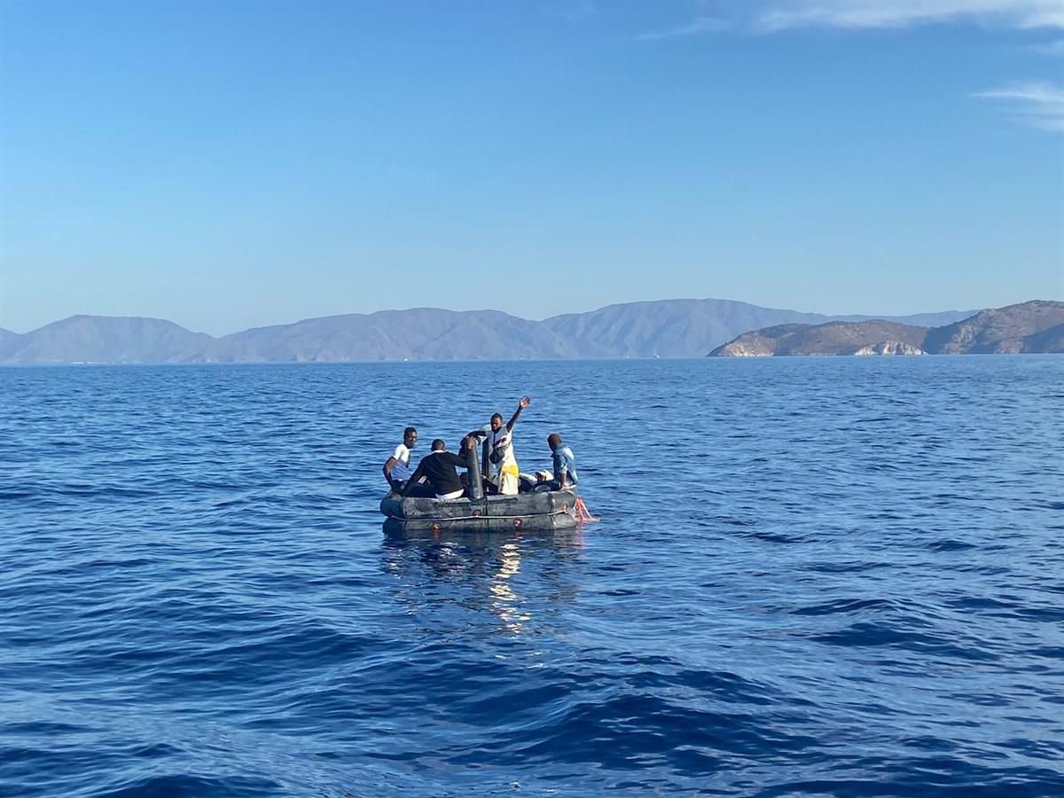Marmaris'te 10 düzensiz göçmen kurtarıldı