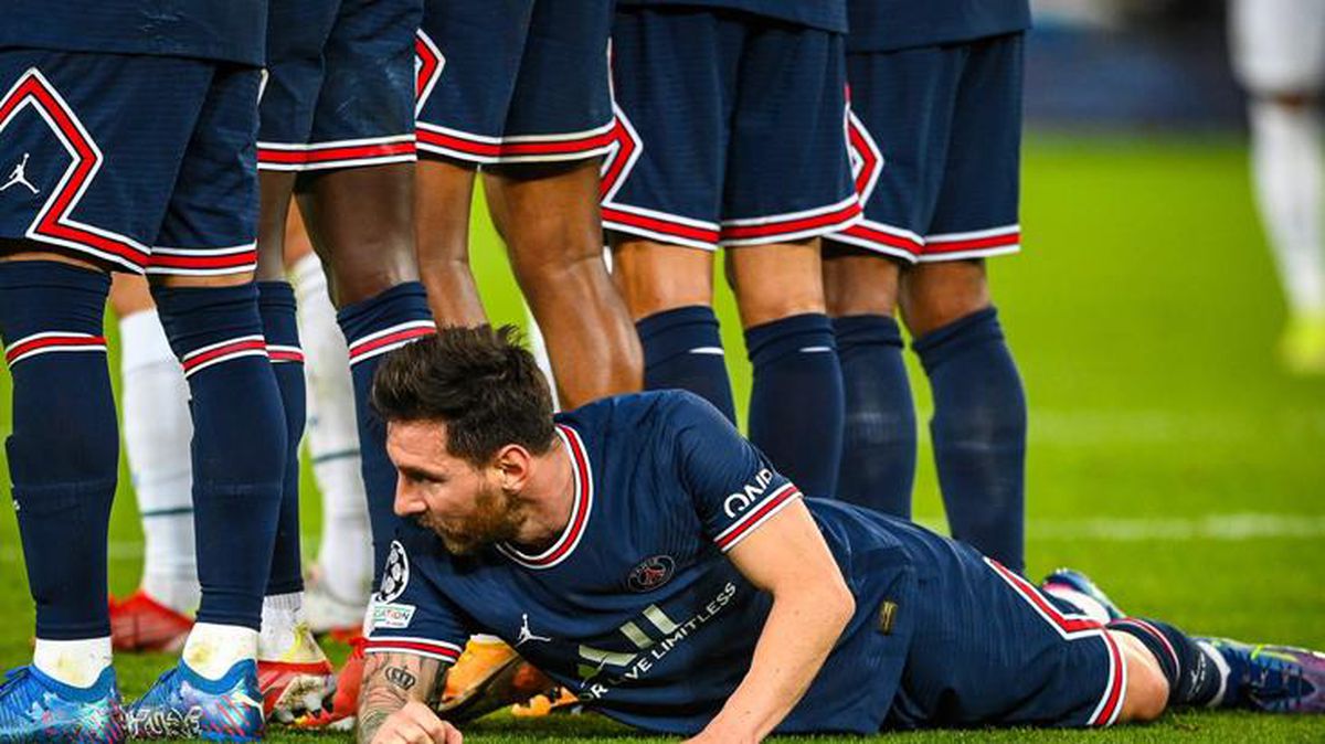 Messi'ye acımasız fauller yapan Ferdinand bile isyan etti: Onu yere yatırmak saygısızlıktır