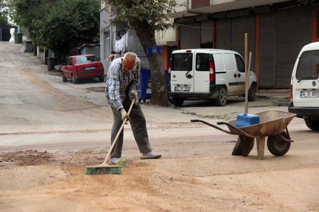 o sokaklarin 87 lik temizlik gonullusu 3 14427188 o
