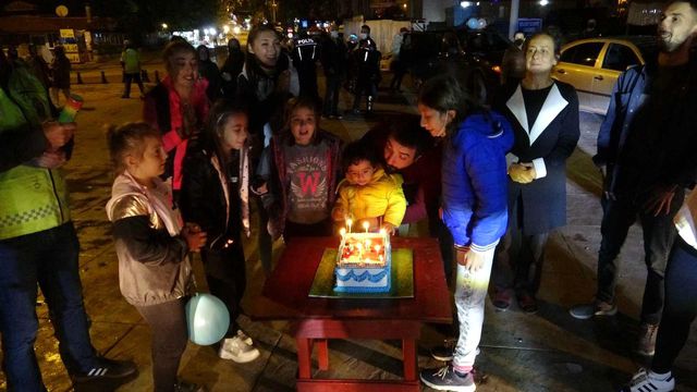 tugkan bebek icin dogum gununde moral konvoyu 3 14426354 o