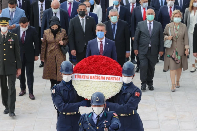 Türkiye Değişim Partisi Genel Lideri Sarıgül, Anıtkabir'i ziyaret etti