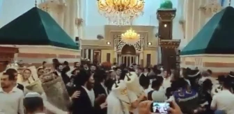 Yahudiler cami basıp dans etti, görüntüler sosyal medyada tepki çekti