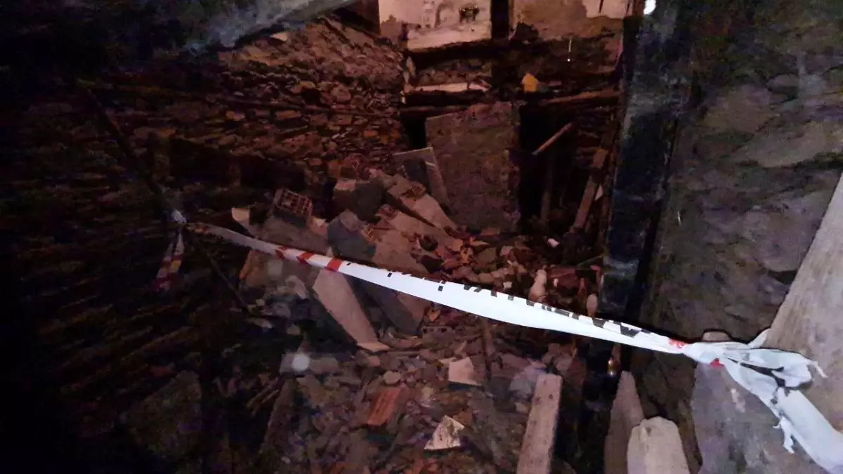 Alanya'da 2 katlı evde göçük: 2 yaralı