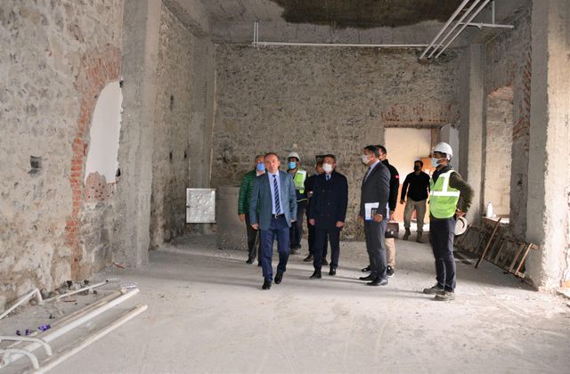 Ardahan Valisi Öner, Millet Bahçesi inşaatında incelemelerde bulundu