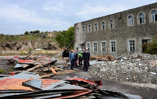 Ardahan Valisi Öner, Millet Bahçesi inşaatında incelemelerde bulundu