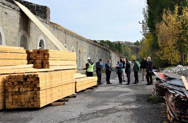 Ardahan Valisi Öner, Millet Bahçesi inşaatında incelemelerde bulundu