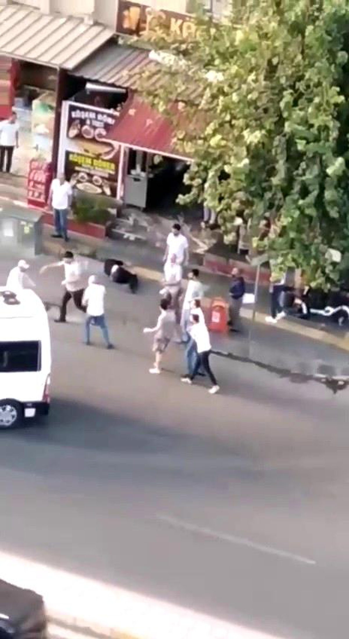 Asansör tartışmasında silahla yaralama anının görüntüsü ortaya çıktı - Vimarsana News