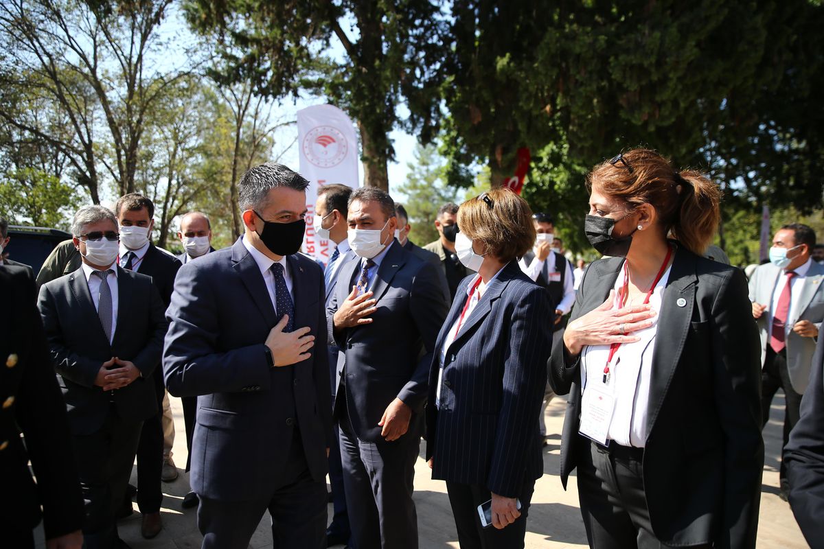 Bakan Pakdemirli, İklim Değişikliklerinin Bitkisel Üretime Etkileri Toplantısı'nda konuştu: (1)