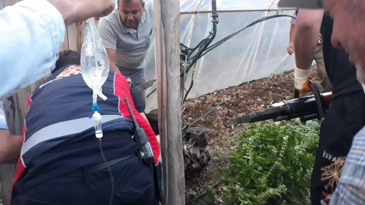 Burdur'da çapa makinesine bacağı sıkışan çiftçi yaralandı