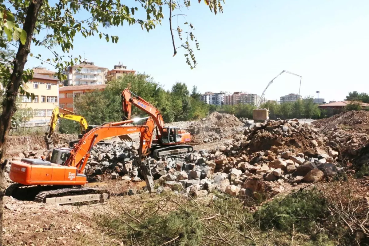 Diyarbakır'da 24 derslikli okulun temeli atıldı