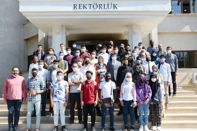 DÜ Rektörü Karakoç, 40 ülkenin öğrenci temsilcileriyle bir araya geldi
