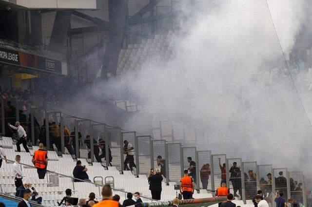 Fransız polisinden skandal müdahale! Galatasaray taraftarı canını kurtarmaya çalışıyor