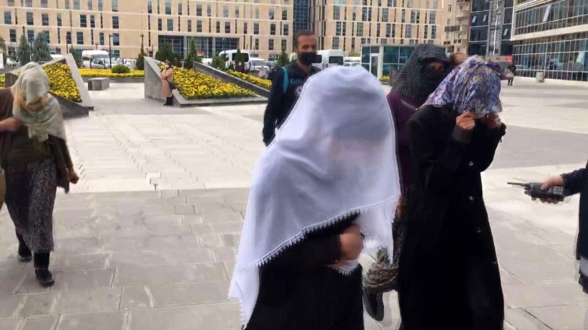 Evlerden hırsızlık yapan 4 kadın suçüstü yakalandı - Vimarsana News