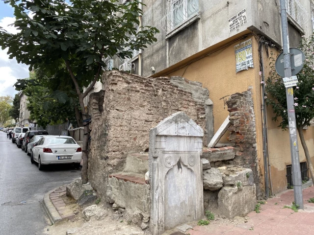 Sokak ortalarında kalmış tarihi Osmanlı çeşmeleri eski günlerini arıyor