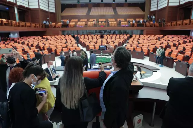 TBMM Genel Sekreteri Kumbuzoğlu, yenilenen genel heyet salonunu tanıttı