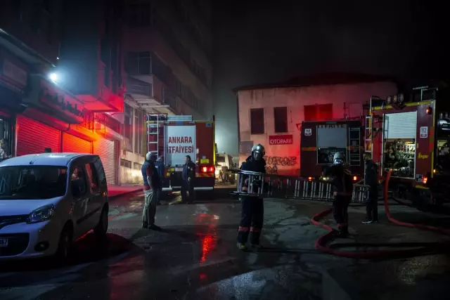 Metruk binada çıkan yangın, çevre binalara sıçramadan söndürüldü
