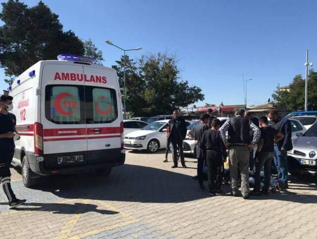 Boşanma davası için geldiği adliyede sinir krizi geçirerek harakiri yaptı