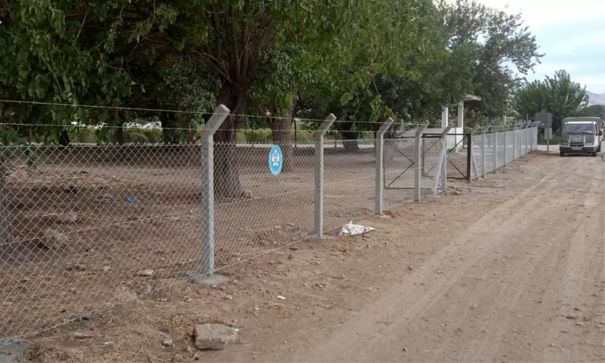 Büyükşehir'den 30 Mezarlığa Daha Himaye Çit Çalışması