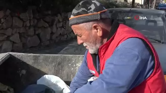 Çöpte bulduğu ziynet eşyaları polise teslim etti, insanlık ölmemiş dedirtti