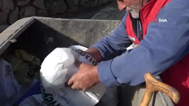 Çöpte bulduğu ziynet eşyaları polise teslim etti, insanlık ölmemiş dedirtti