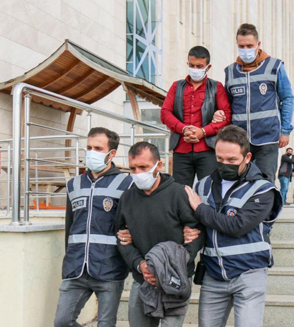 ESKİ MUHTARIN CİNAYET ŞÜPHELİSİ 2 KARDEŞ TUTUKLANDI