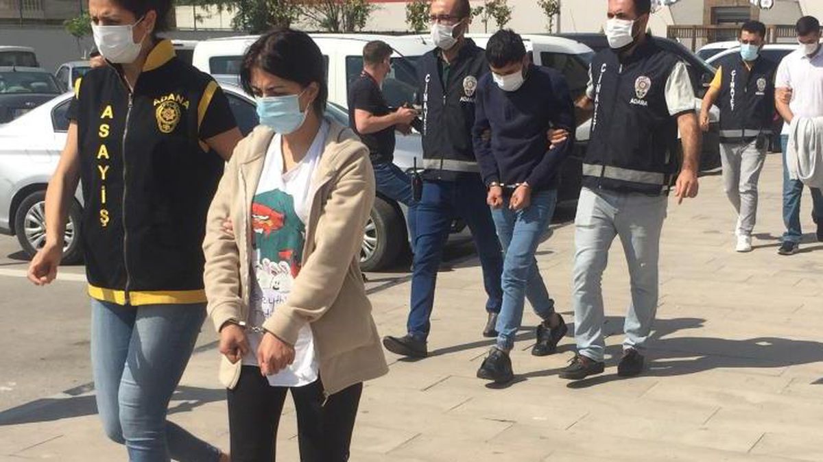 Eskort sitesinden ilan verip 300 lira karşılığında anlaştı! Evine gelen gence sevgilisiyle tuzak kurup gasp etti
