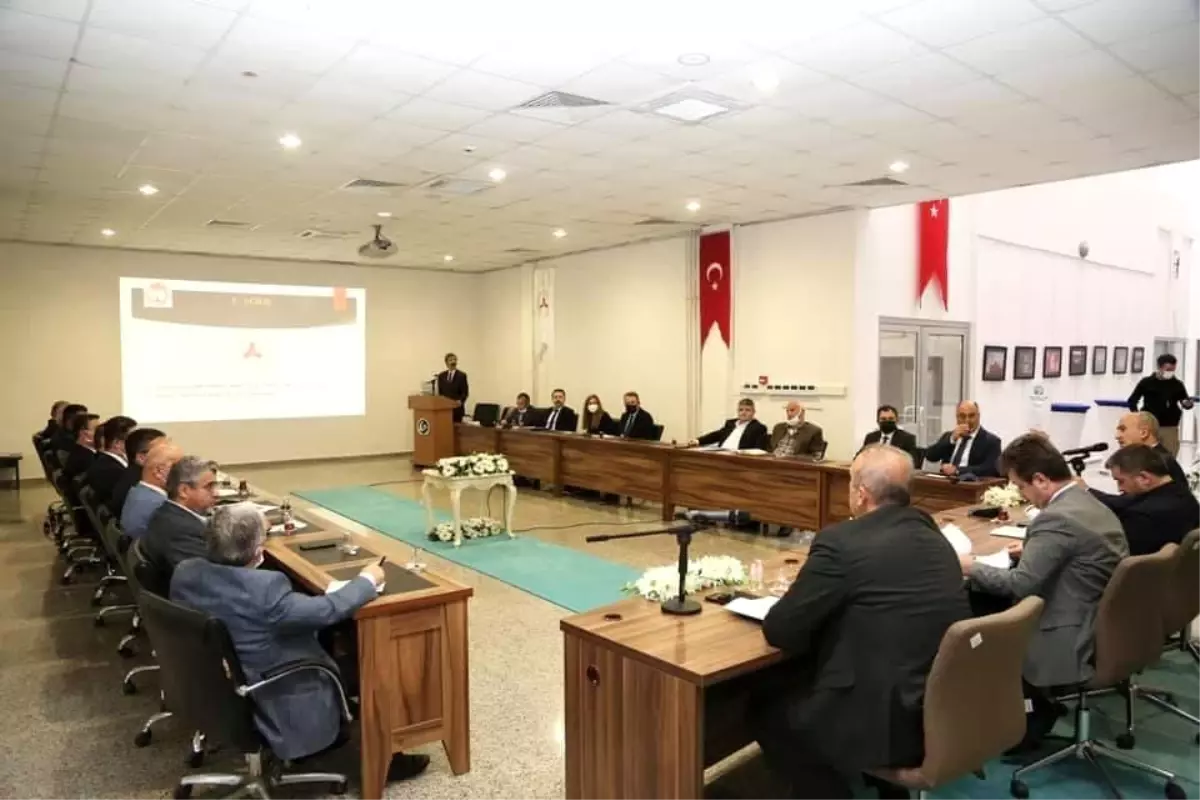 Giresun Üniversitesi Rektörlük Toplantı Salonunda Sanayi ve Teknoloji İşbirliği Kurulu (SANTEK) toplantısı gerçekleştirildi